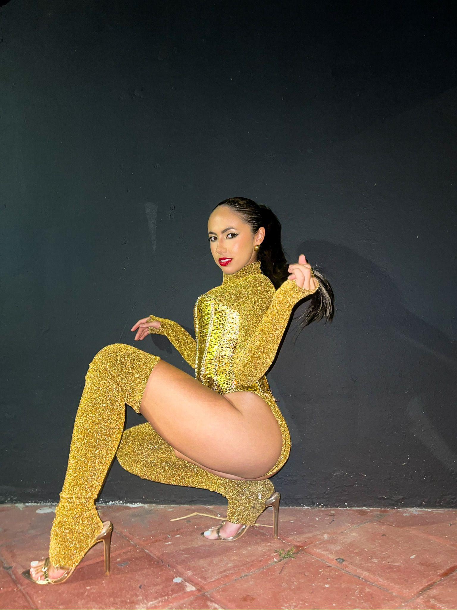 Gold outfit photoshoot
